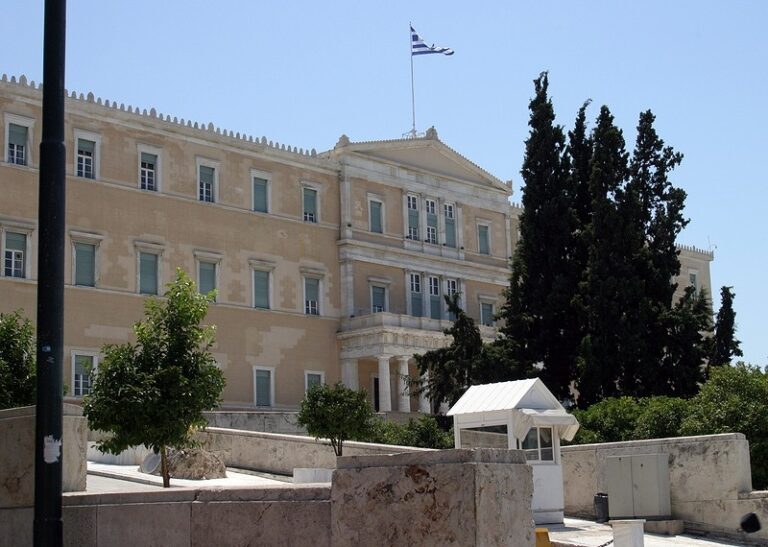Στη Βουλή το Νομοσχέδιο για τα ανασφάλιστα