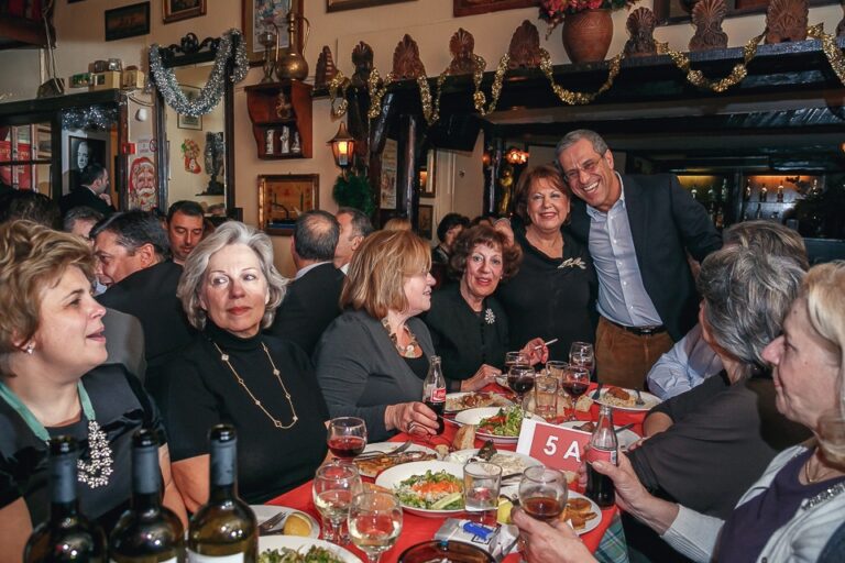 Οι αθάνατοι ασφαλιστές στη Στοά Αθανάτων