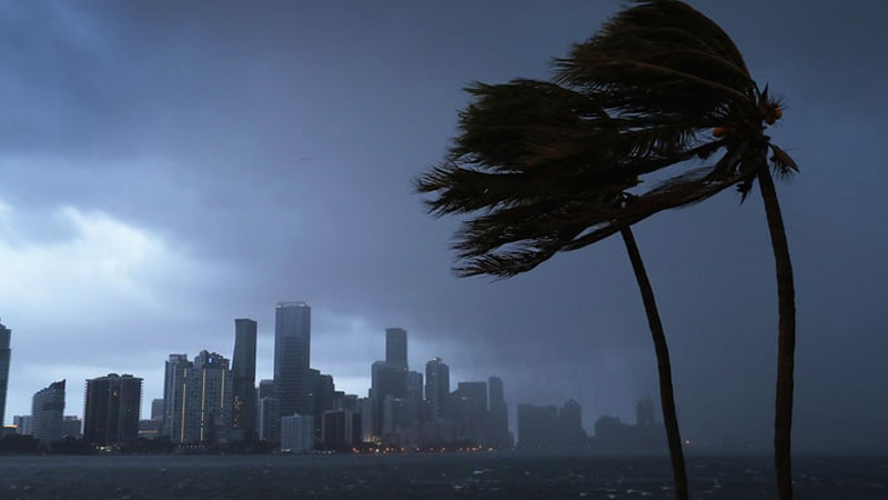 Harvey και Irma απειλούν τα κέρδη των αντασφαλιστικών