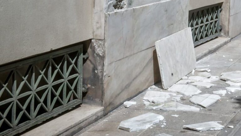 Θα ξεπεράσουν τις 2.000 οι αναγγελθείσες ζημιές από τον σεισμό στην Αττική
