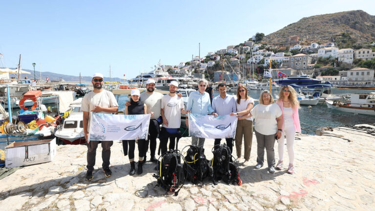 ΕΑΕΕ: Πρωτοβουλία καθαρισμού του λιμανιού της Ύδρας σε συνεργασία με την iSea