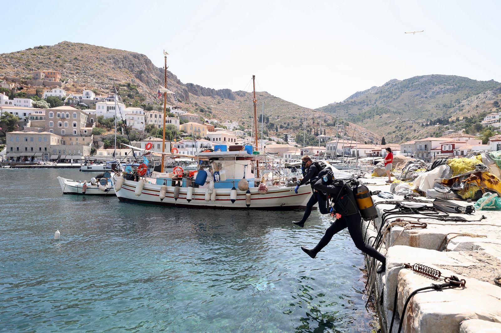 ΕΑΕΕ: Πρωτοβουλία καθαρισμού του λιμανιού της Ύδρας σε συνεργασία με την iSea