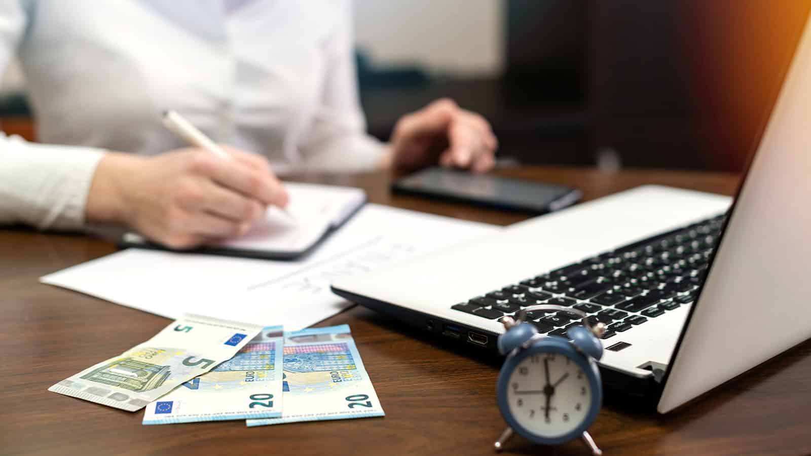 Atradius Hellas: Το 55% των τιμολογίων εξοφλούνται εκπρόθεσμα στην Ελλάδα